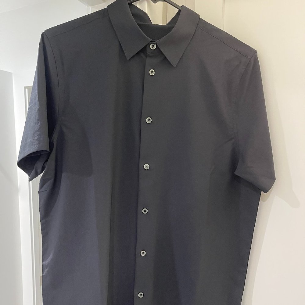 VUORI SHORT SLEEVE MANHATTAN BUTTON DOWN